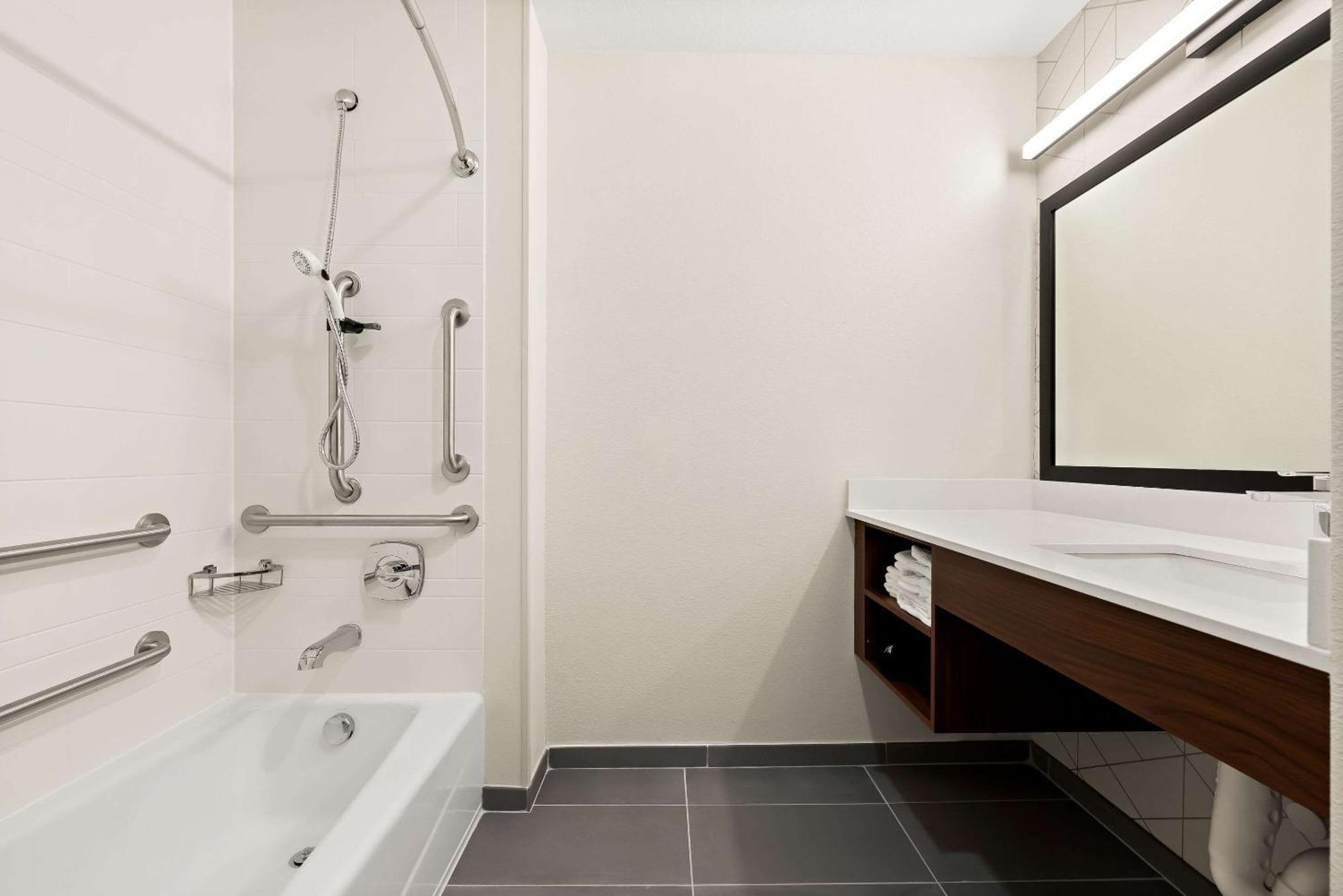 Everhome Suites Huntsville - Research Park Экстерьер фото